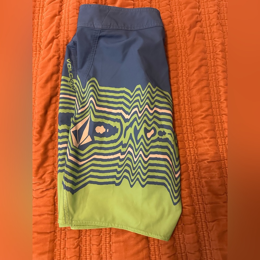 Volcom board shorts - Picture 4 of 5